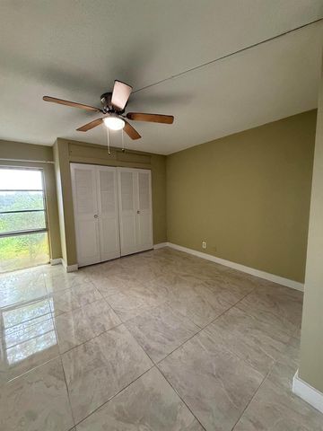 22 GOLFS EDGE B, West Palm Beach, FL 33417
