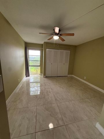 22 GOLFS EDGE B, West Palm Beach, FL 33417