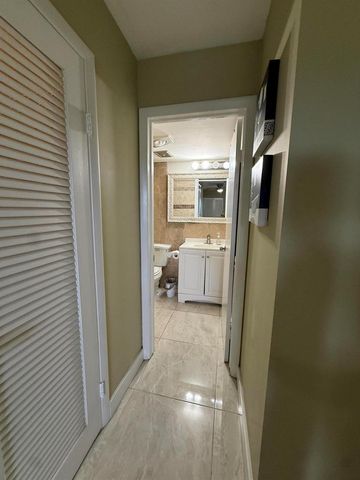 22 GOLFS EDGE B, West Palm Beach, FL 33417