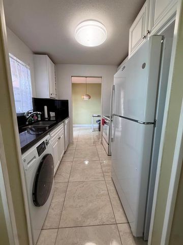 22 GOLFS EDGE B, West Palm Beach, FL 33417