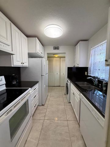 22 GOLFS EDGE B, West Palm Beach, FL 33417