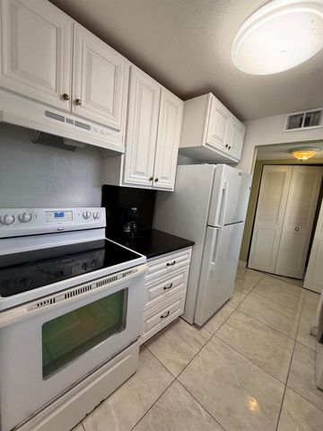 22 GOLFS EDGE B, West Palm Beach, FL 33417