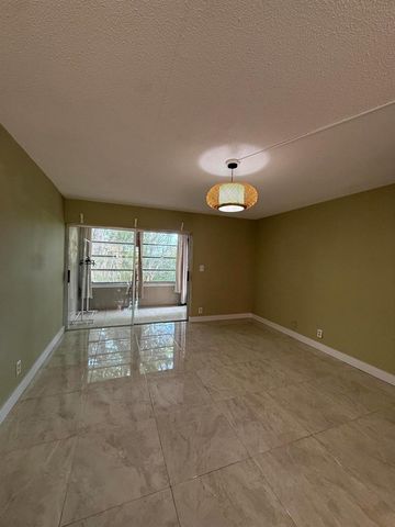 22 GOLFS EDGE B, West Palm Beach, FL 33417