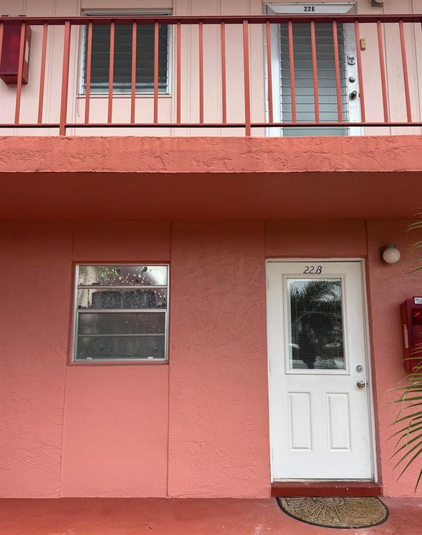 22 GOLFS EDGE B, West Palm Beach, FL 33417