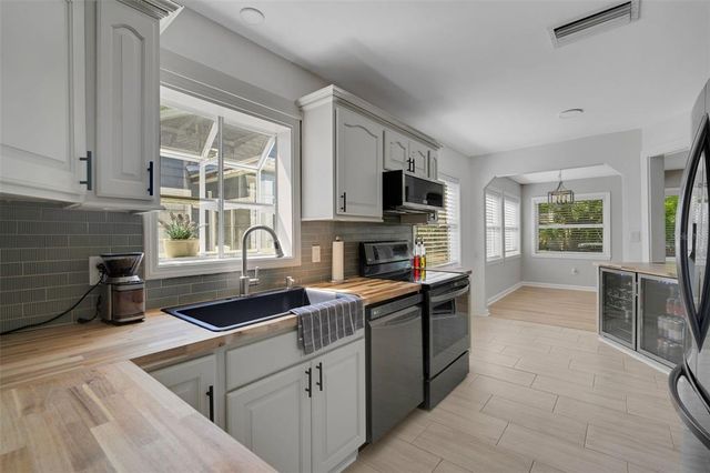 1235 14TH STREET N, St Petersburg, FL 33705