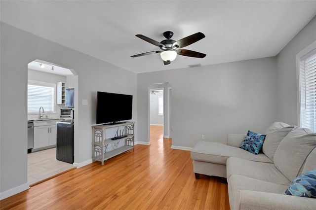 1235 14TH STREET N, St Petersburg, FL 33705