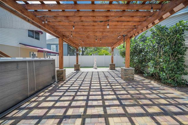 1235 14TH STREET N, St Petersburg, FL 33705