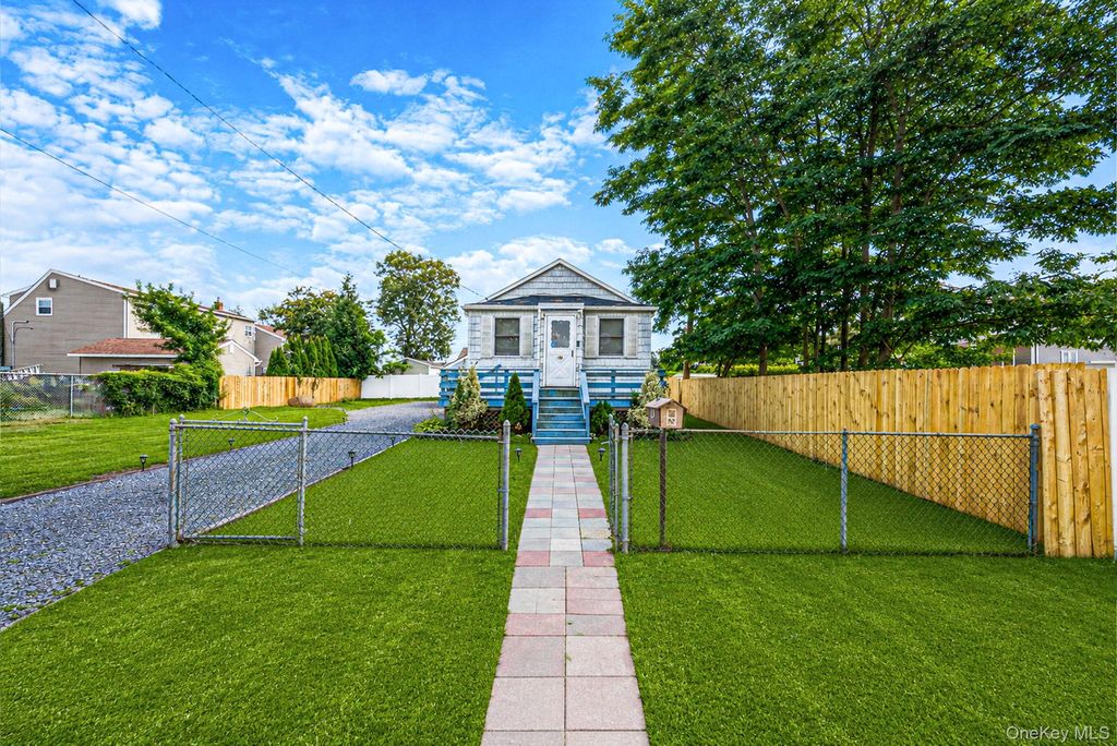 16 Elwin Place, Copiague, NY 11726 — exterior