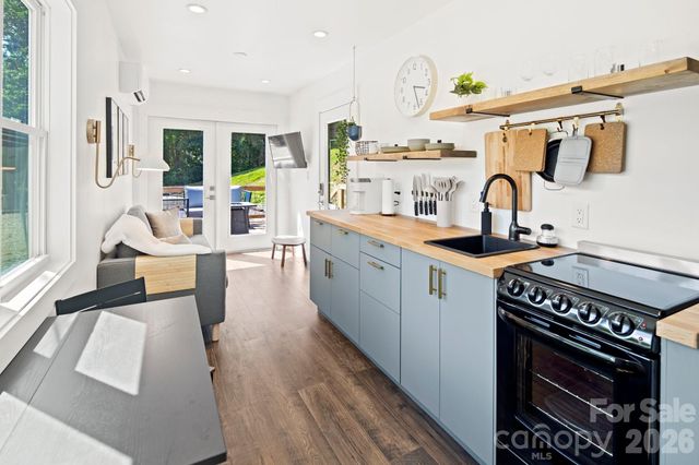 8 & 10 George Allen Ridge A & B, Arden, NC 28704