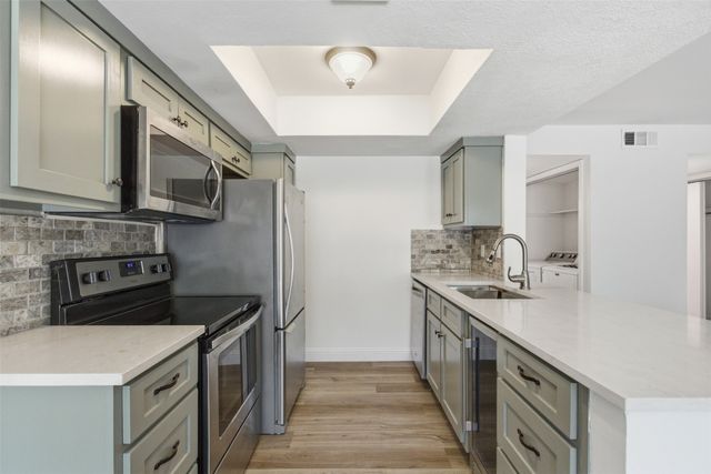 2505 Wedglea Drive 114, Dallas, TX 75211