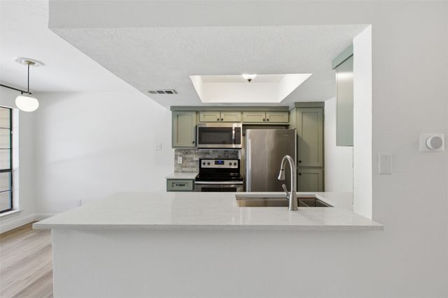 2505 Wedglea Drive 114, Dallas, TX 75211