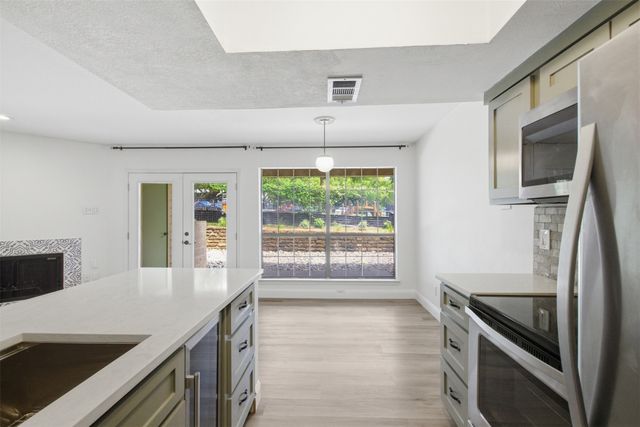 2505 Wedglea Drive 114, Dallas, TX 75211