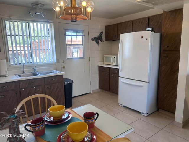 219 S Paseo Sarta Apt B, Green Valley, AZ 85614