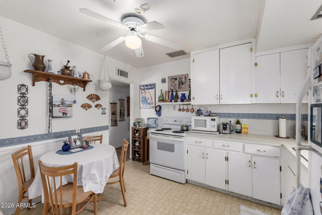 Image 11 of property listing at 213 S MESQUITE Street, Wickenburg, AZ 85390