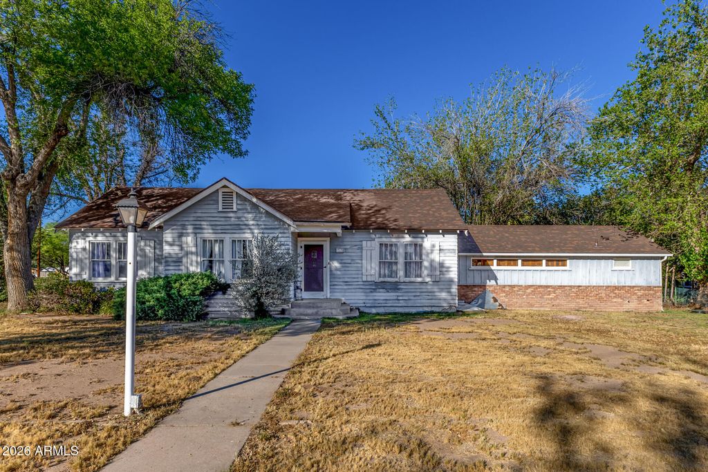 Image 3 of property listing at 213 S MESQUITE Street, Wickenburg, AZ 85390