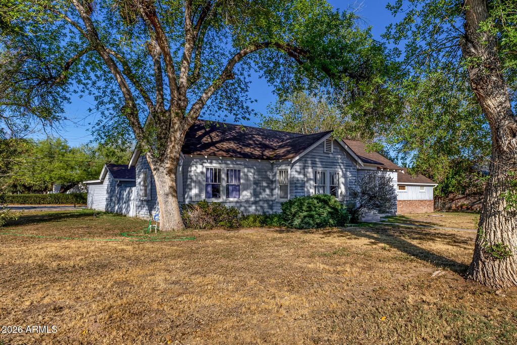 Image 4 of property listing at 213 S MESQUITE Street, Wickenburg, AZ 85390