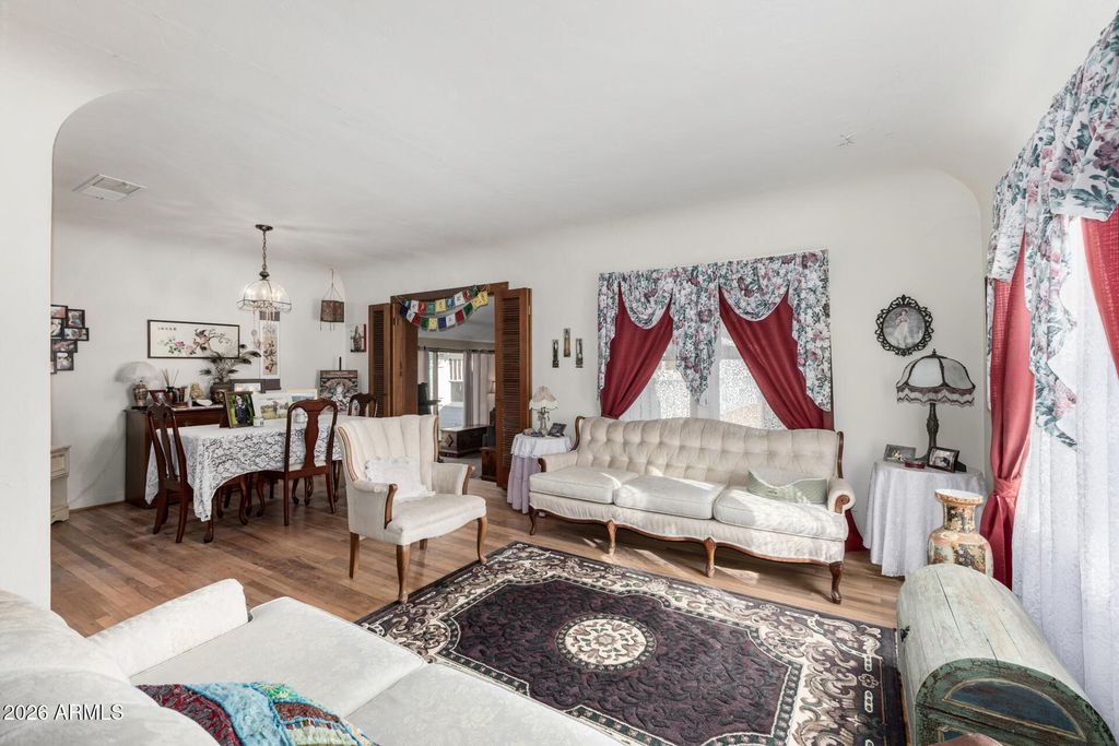 Image 6 of property listing at 213 S MESQUITE Street, Wickenburg, AZ 85390