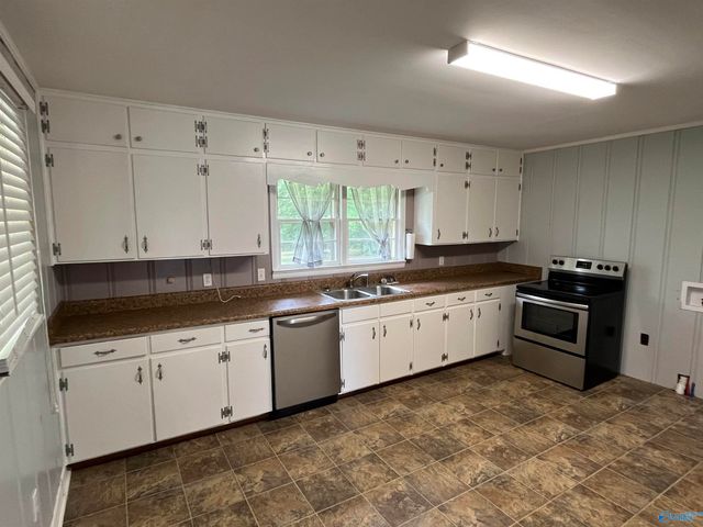 104 Guntersville Road, Arab, AL 35016