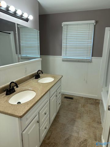 104 Guntersville Road, Arab, AL 35016