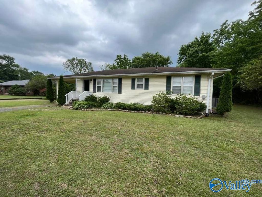 104 Guntersville Road, Arab, AL 35016