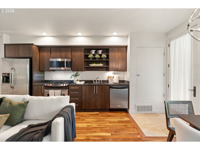 245 Sw MEADE St G2, Portland, OR 97201
