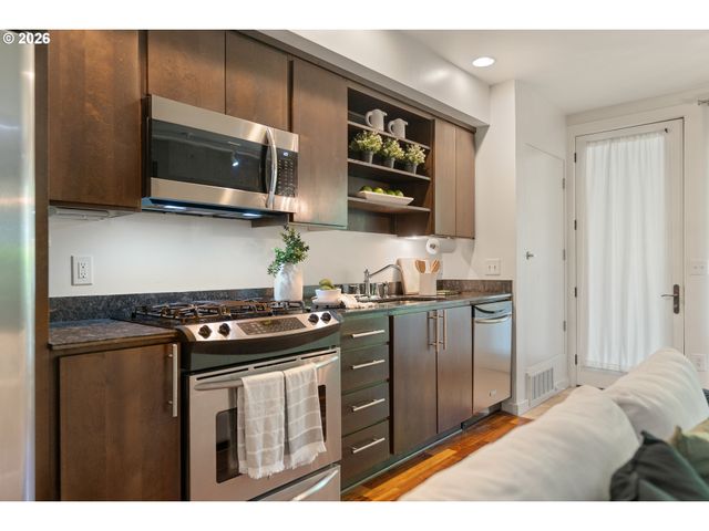 245 Sw MEADE St G2, Portland, OR 97201
