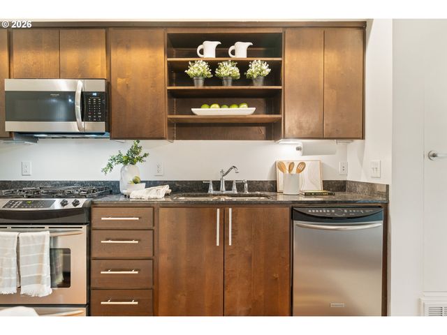 245 Sw MEADE St G2, Portland, OR 97201
