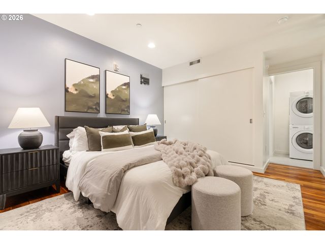 245 Sw MEADE St G2, Portland, OR 97201