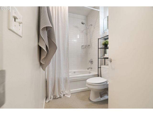 245 Sw MEADE St G2, Portland, OR 97201