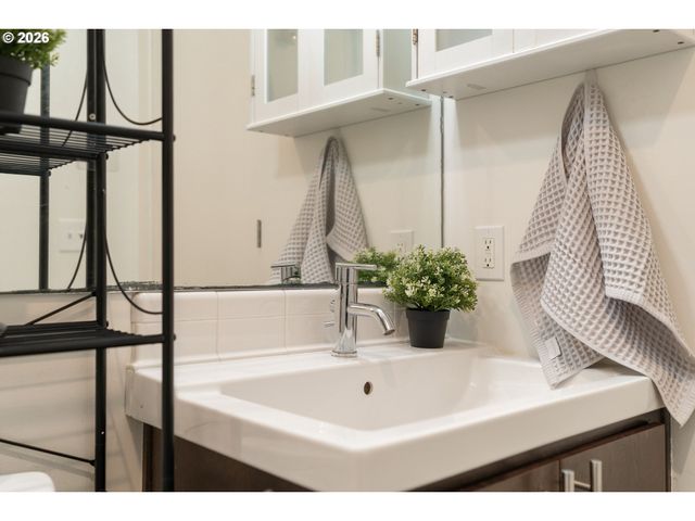 245 Sw MEADE St G2, Portland, OR 97201