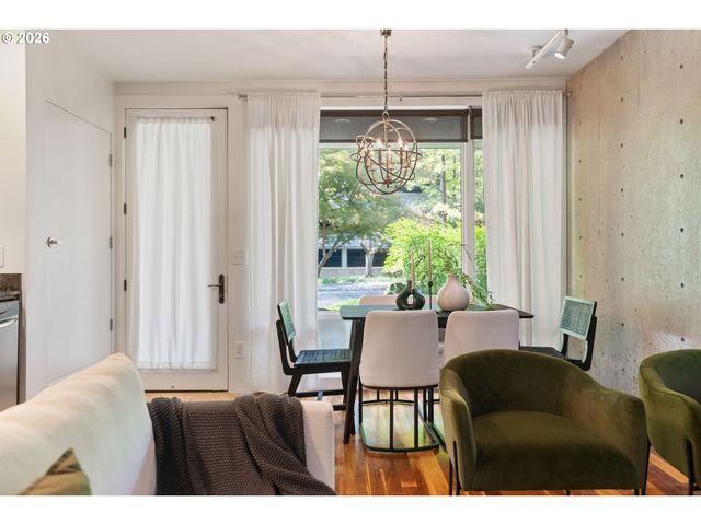 245 Sw MEADE St G2, Portland, OR 97201