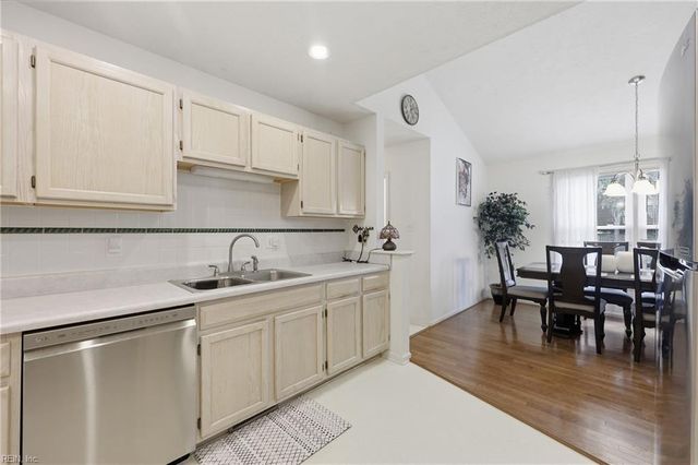 201 Azalea DR, Smithfield, VA 23430