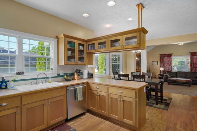 4943 S Tanager Avenue, Battlefield, MO 65619