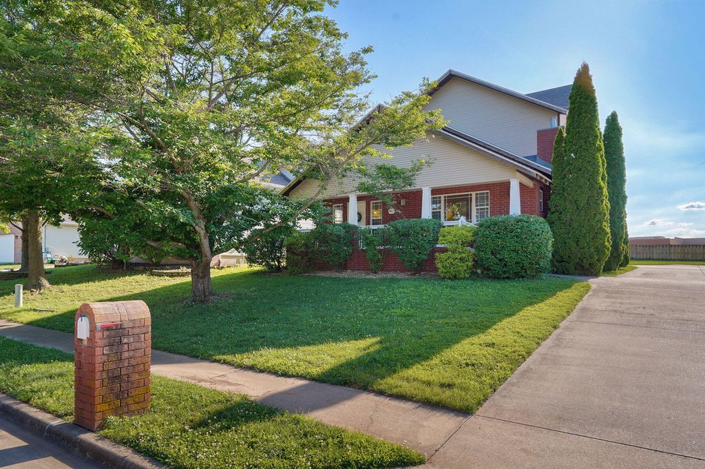 4943 S Tanager Avenue, Battlefield, MO 65619