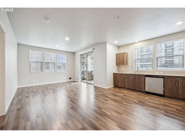 17137 Sw APPLEDALE Rd 102, Beaverton, OR 97007