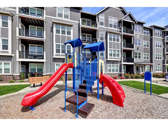 17137 Sw APPLEDALE Rd 102, Beaverton, OR 97007