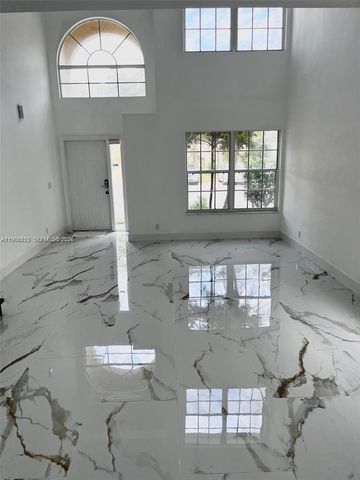 9454 NW 8th Cir, Plantation, FL 33324