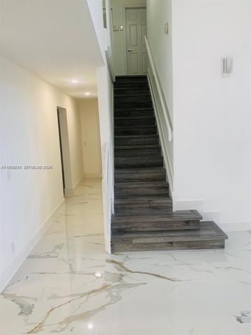 9454 NW 8th Cir, Plantation, FL 33324