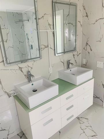 9454 NW 8th Cir, Plantation, FL 33324