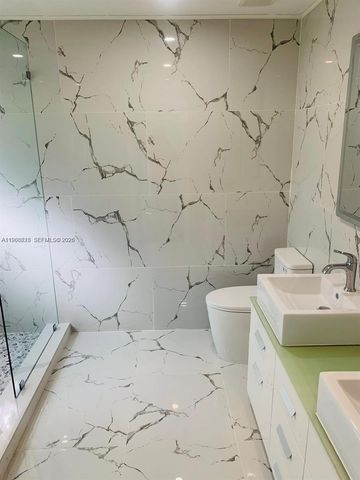 9454 NW 8th Cir, Plantation, FL 33324