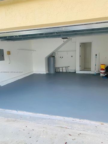 9454 NW 8th Cir, Plantation, FL 33324