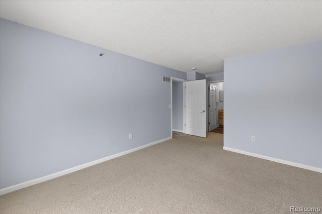 12204 Pinehurst Lane 32, Grand Blanc, MI 48439