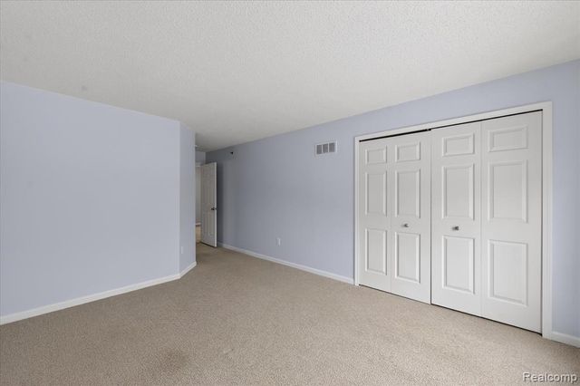 12204 Pinehurst Lane 32, Grand Blanc, MI 48439