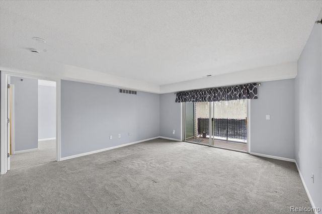 12204 Pinehurst Lane 32, Grand Blanc, MI 48439