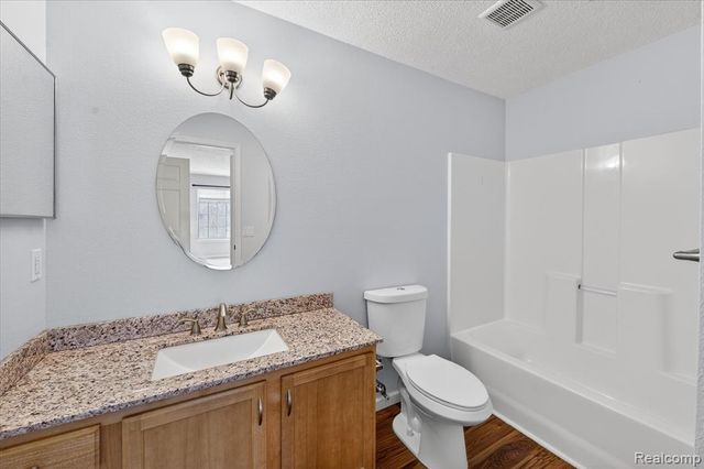 12204 Pinehurst Lane 32, Grand Blanc, MI 48439