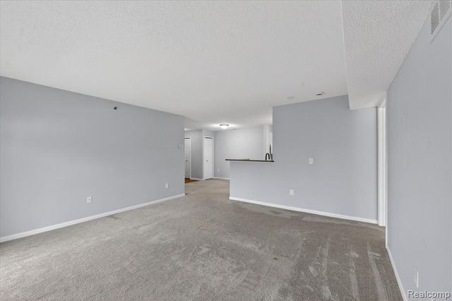 12204 Pinehurst Lane 32, Grand Blanc, MI 48439