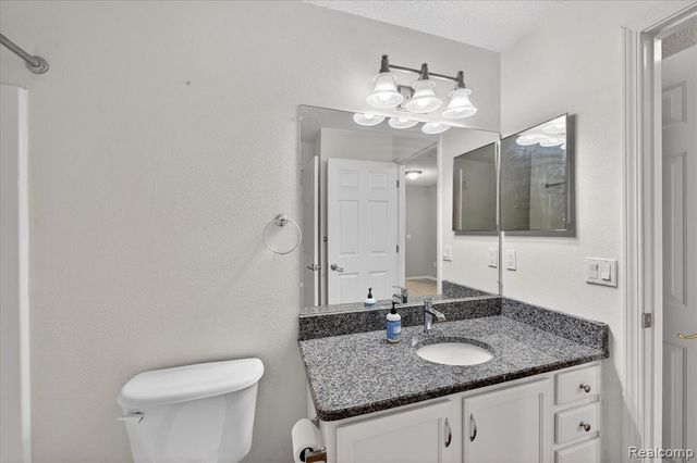 12204 Pinehurst Lane 32, Grand Blanc, MI 48439