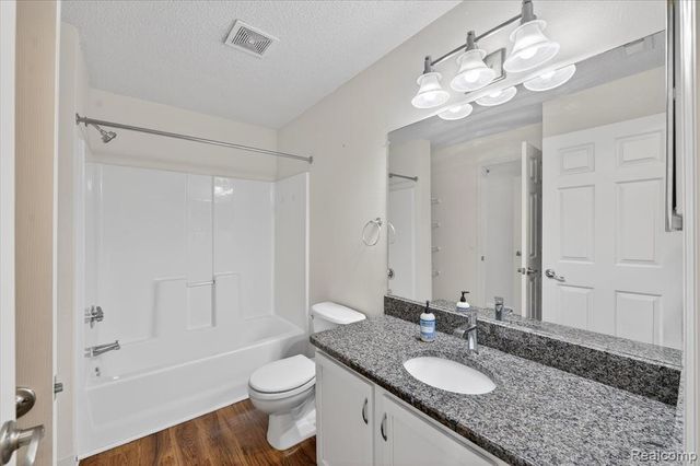 12204 Pinehurst Lane 32, Grand Blanc, MI 48439