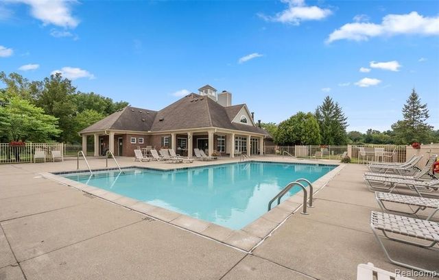 12204 Pinehurst Lane 32, Grand Blanc, MI 48439
