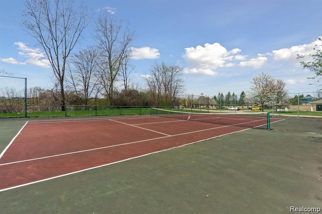 12204 Pinehurst Lane 32, Grand Blanc, MI 48439